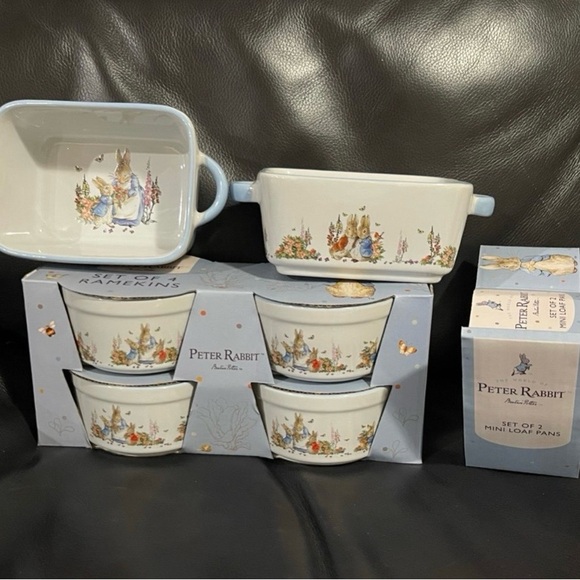 Easter Peter Rabbit Ramekins, 4 - Easter Peter Rabbit Peter and Mom Ramekins - Picture 5 of 9